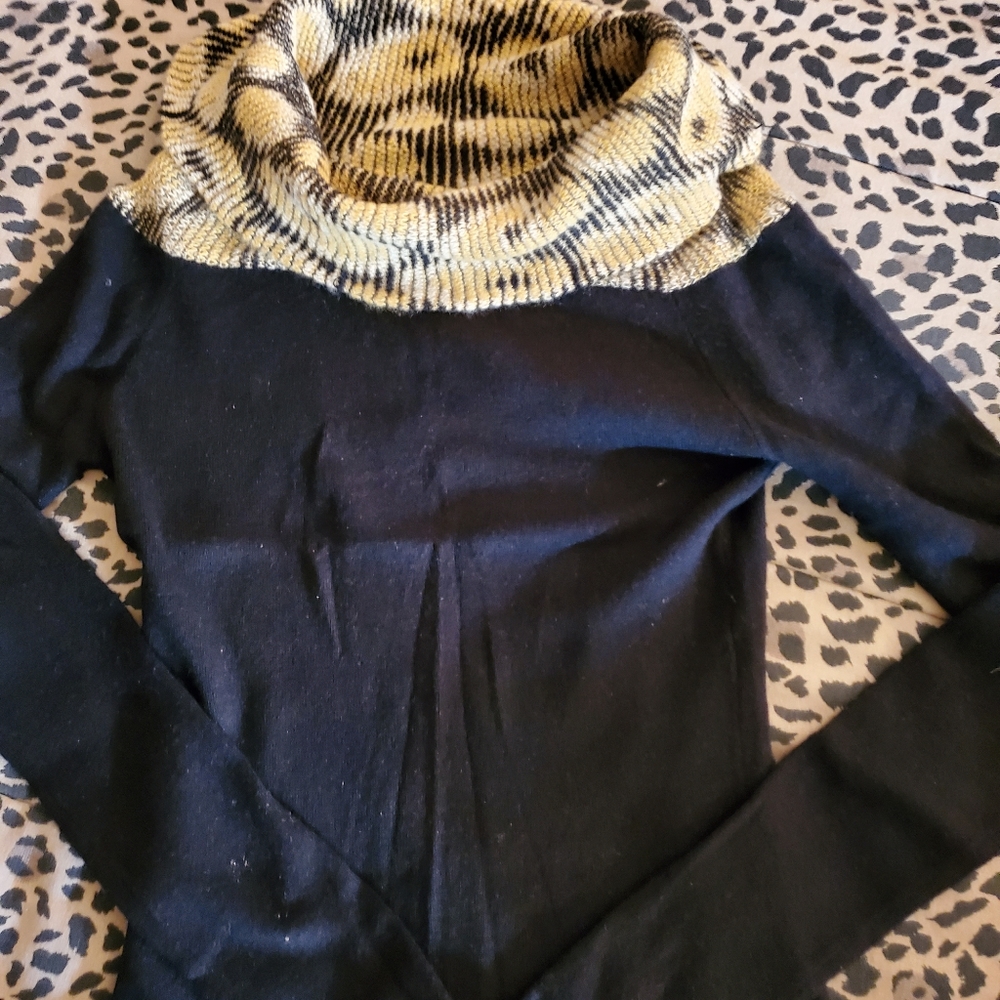 Cashmere cropped sweater